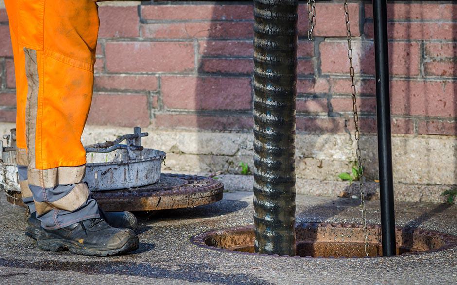 comment déboucher une canalisation de wc Sevran